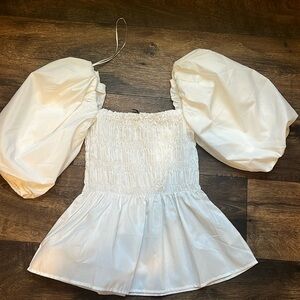 White puff sleeve